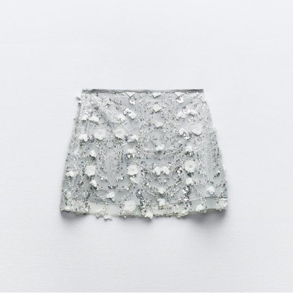 BLOG FAV viral NWT Zara Zw grey mini skirt sequin & flower shaped fabric size S